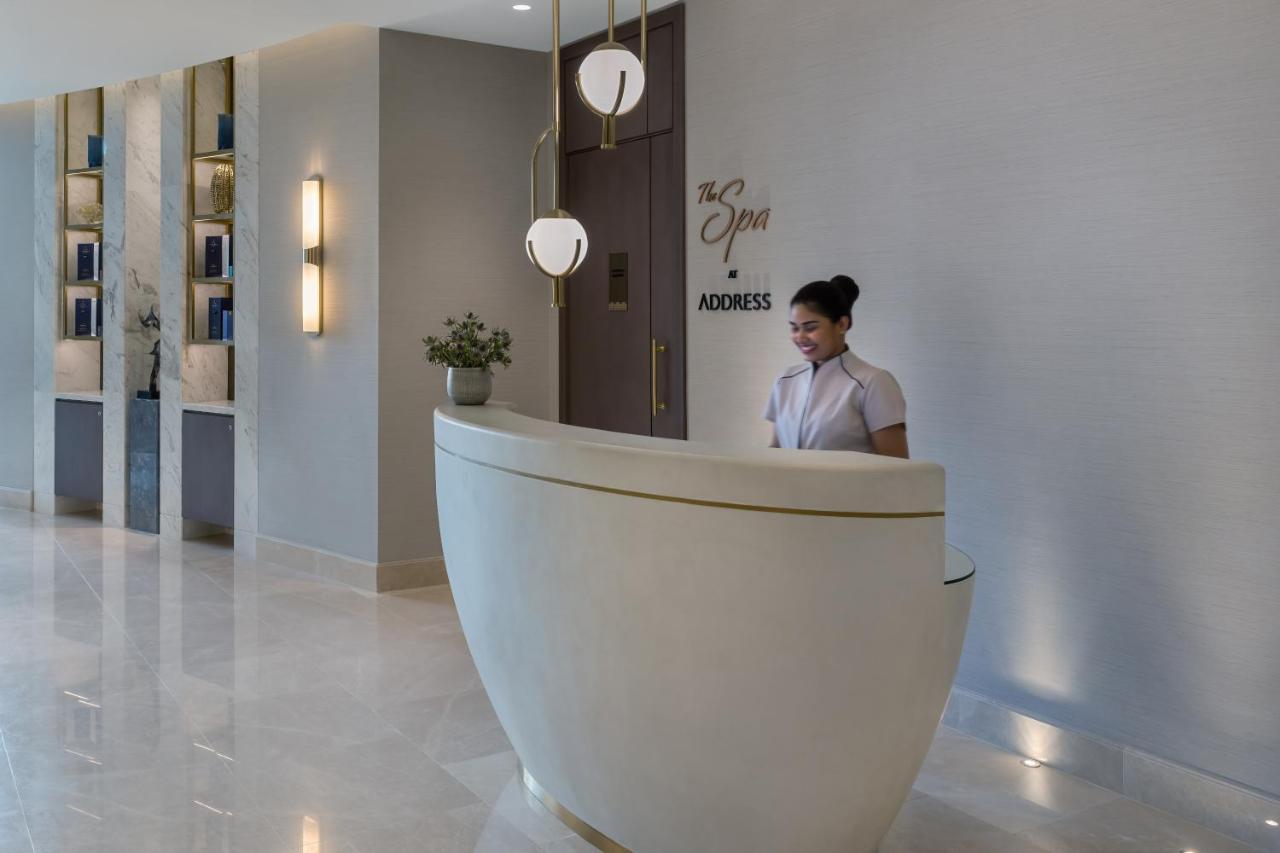 Address Beach Resort Bahrain Manama Exterior foto Concierge at Address Downtown Dubai
