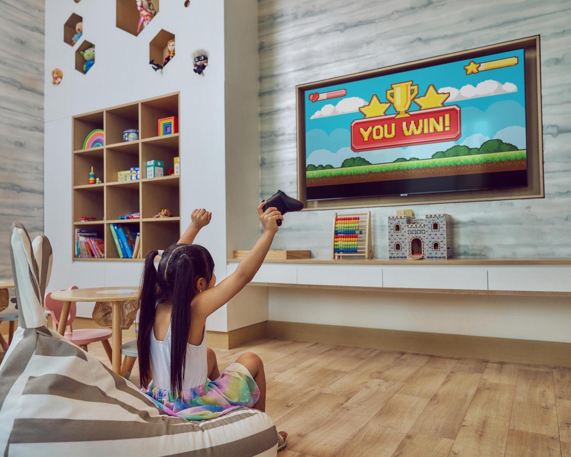 Address Beach Resort Bahrain Manama Exterior foto A child playing a game on a television