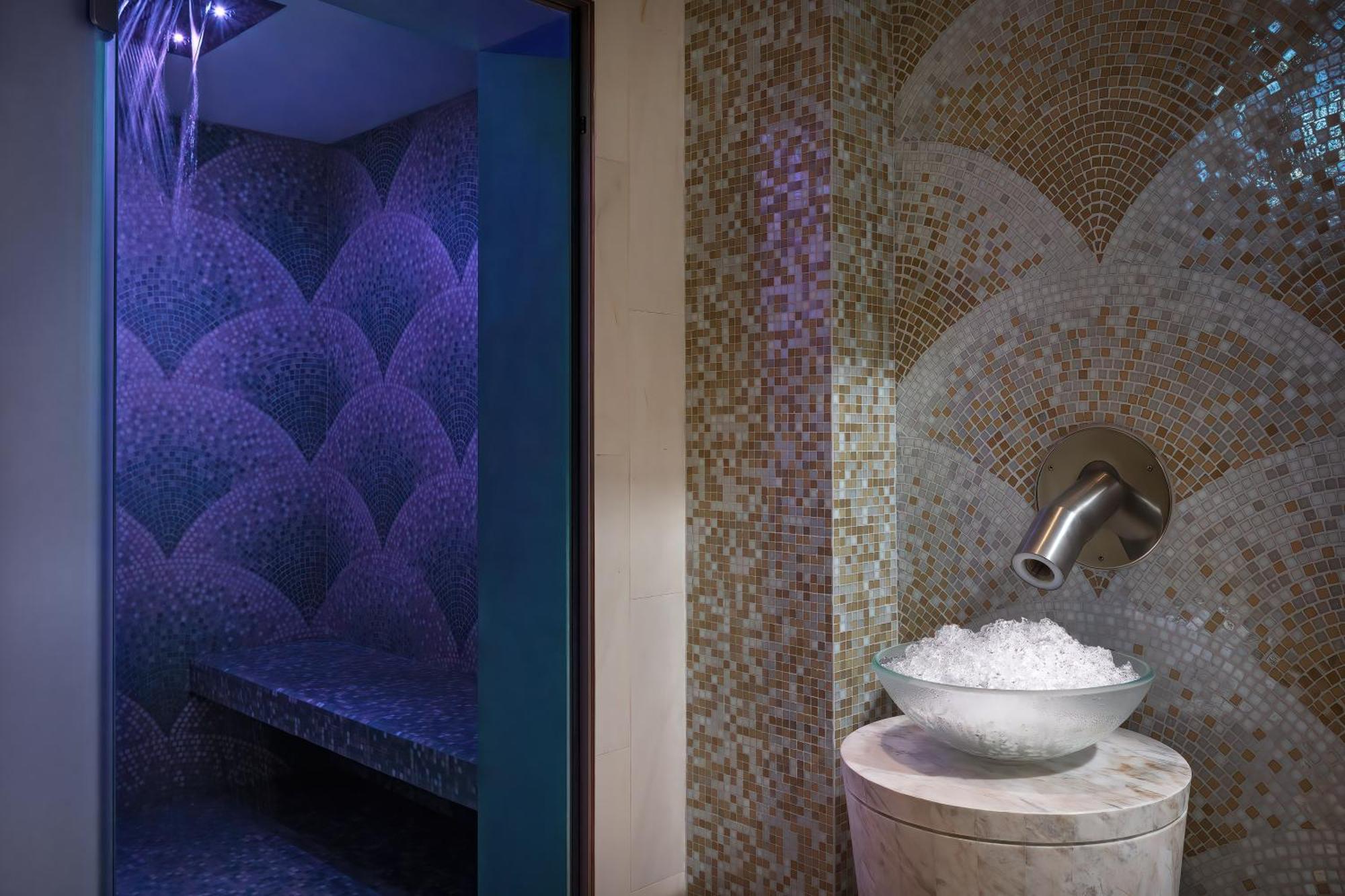 Address Beach Resort Bahrain Manama Exterior foto A modern ice fountain